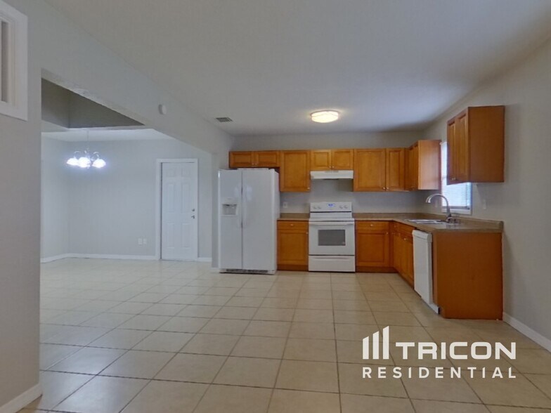 Building Photo - 1569 Lotus Path