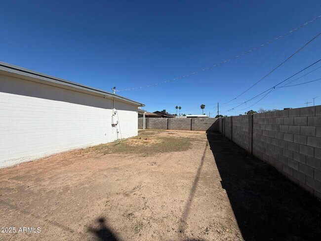 Building Photo - 153 E Hoover Ave