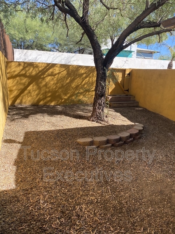 Building Photo - 837 S 8th Ave