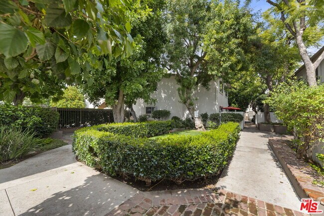 Building Photo - 18555 Collins St