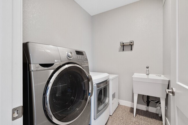 Building Photo - 4831 Basalt Ridge Cir
