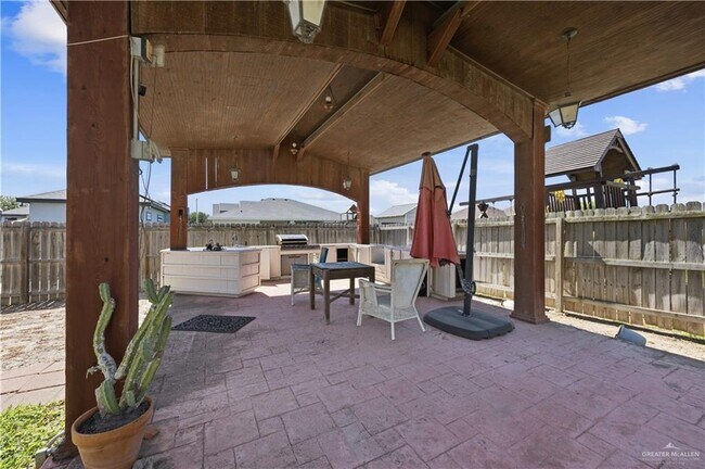 Building Photo - 1807 S Villa Real Dr