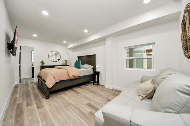 Building Photo - 710 Kipp Ave