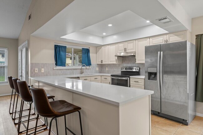 Building Photo - 304 Old Course Dr