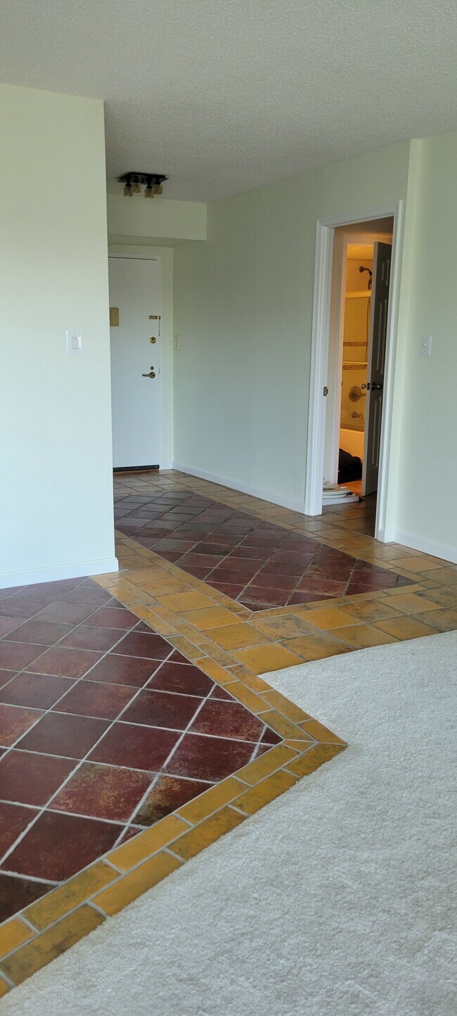 Building Photo - 3800 Powell Ln