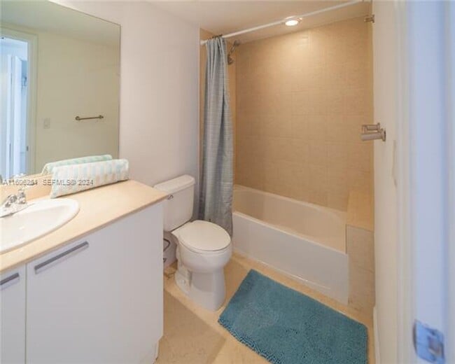 Building Photo - 16699 Collins Ave