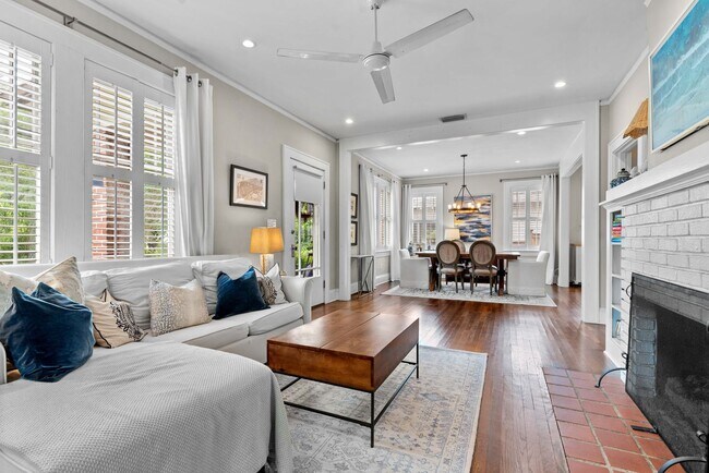 Building Photo - Adorable Avondale Home!