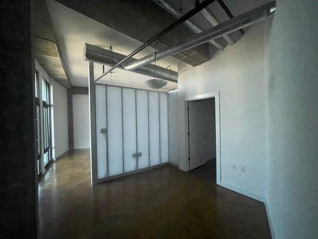 Building Photo - 415 St Pauls Blvd