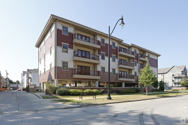 Primary Photo - Smith Apartments @ 53 East Chalmers