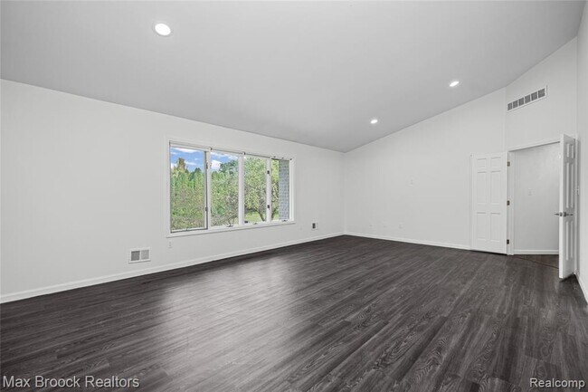 Building Photo - 3332 Barlyn Ln