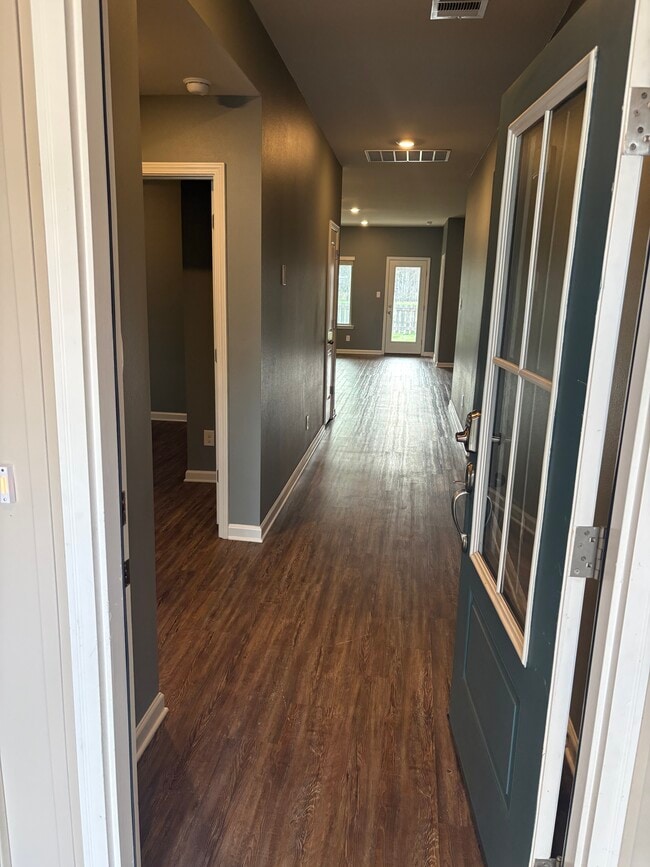 Building Photo - 44019 Covington Ridge Dr