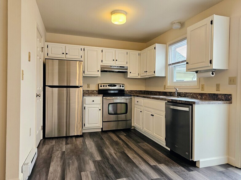 Building Photo - 396 Cardinal Rd