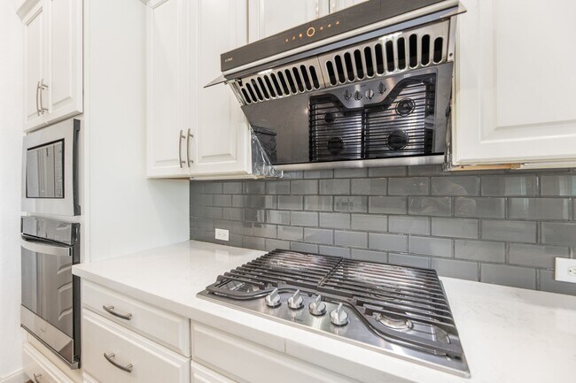 Building Photo - 25514 Kearsley Dr