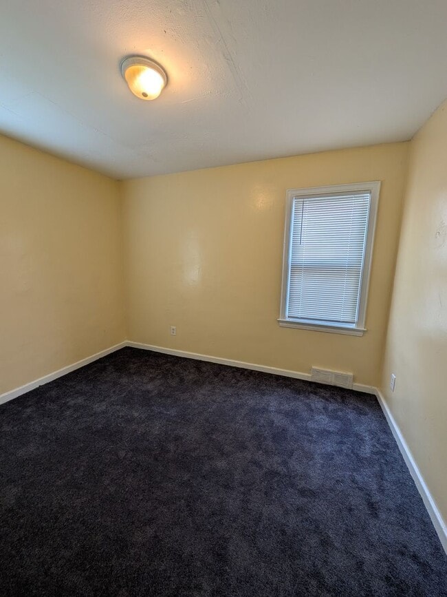 Building Photo - 3 bedroom 1 bath Detroit westside near 8 m...