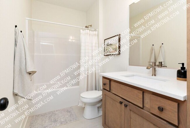 Building Photo - 440 NW Ashley Cir