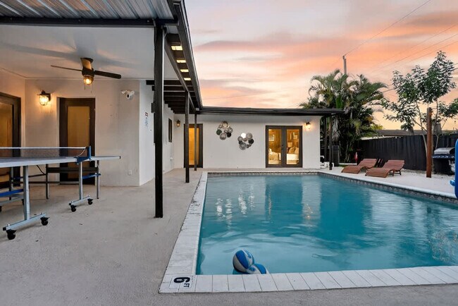 Building Photo - 6450 Perry St