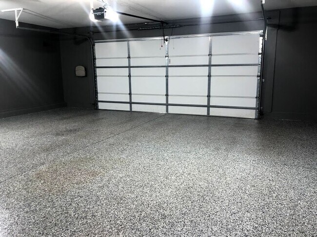 Building Photo - Behrell Condo