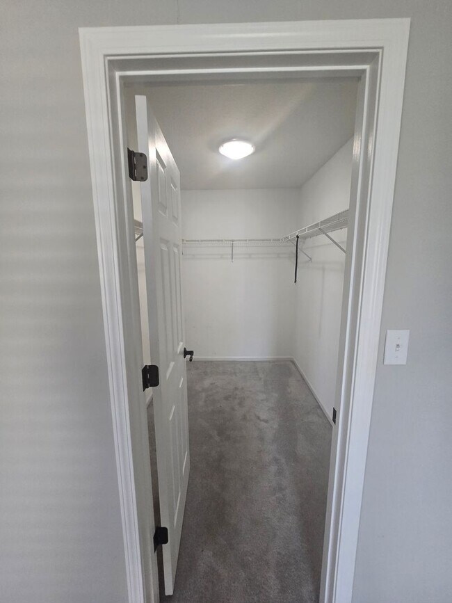 Building Photo - 5425 Nighthawk Dr