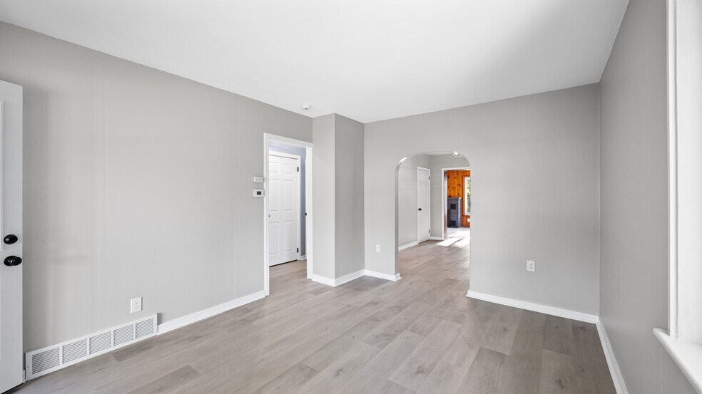 Living room - 1001 Patchen Rd