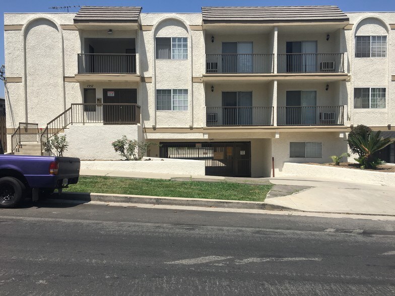 Front - 1357 Armadale Ave