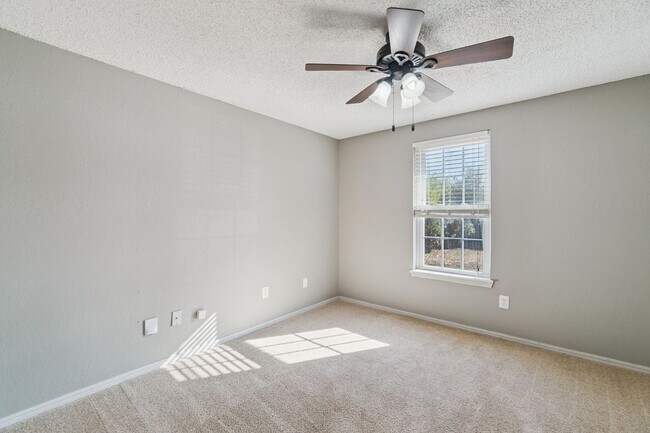 Building Photo - 1205 Swan Lake Rd