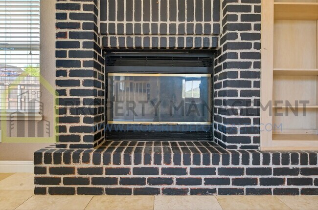 Building Photo - Spacious 3-Bedroom, 3-Bath Home Available