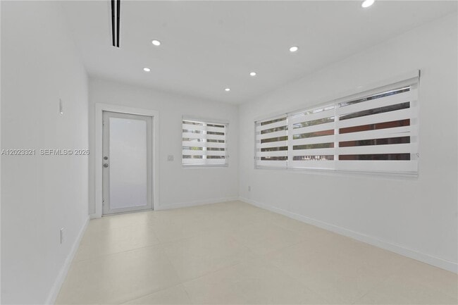 Building Photo - 13185 Emerald Dr