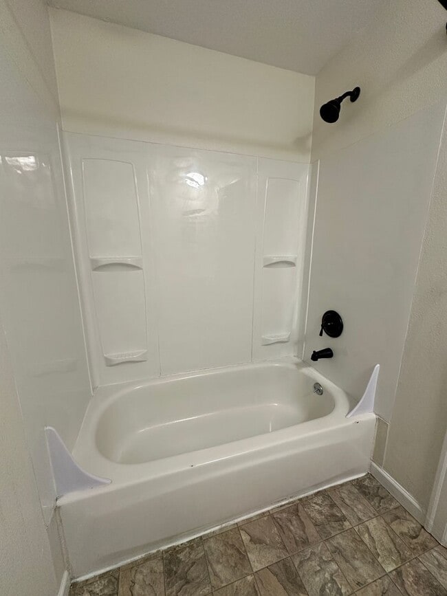Building Photo - Three Bedroom Home in North Salem with New...