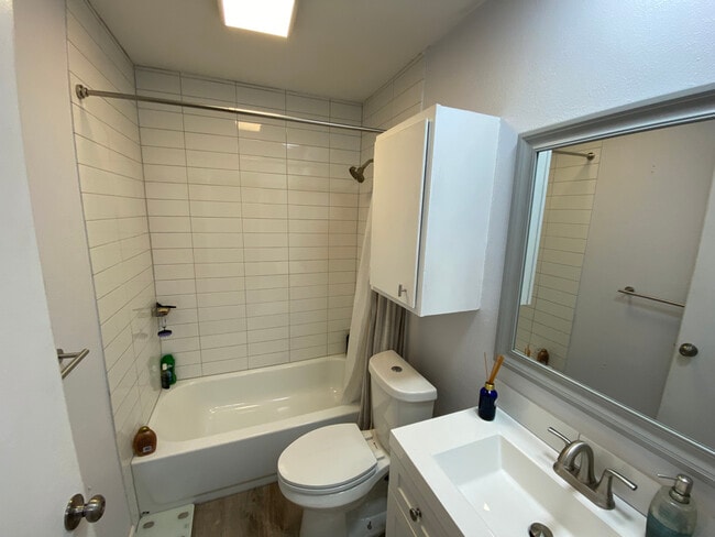 Building Photo - 408 Northway Dr