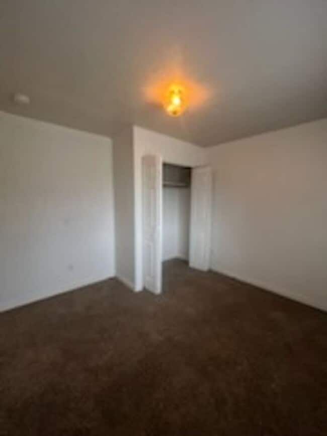 Building Photo - HUGE 6 bed 3 bath Home in Pocatello