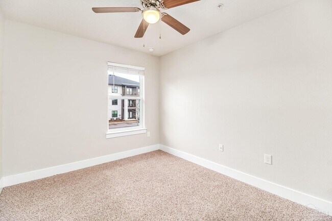 Building Photo - 1528 Farragut Way