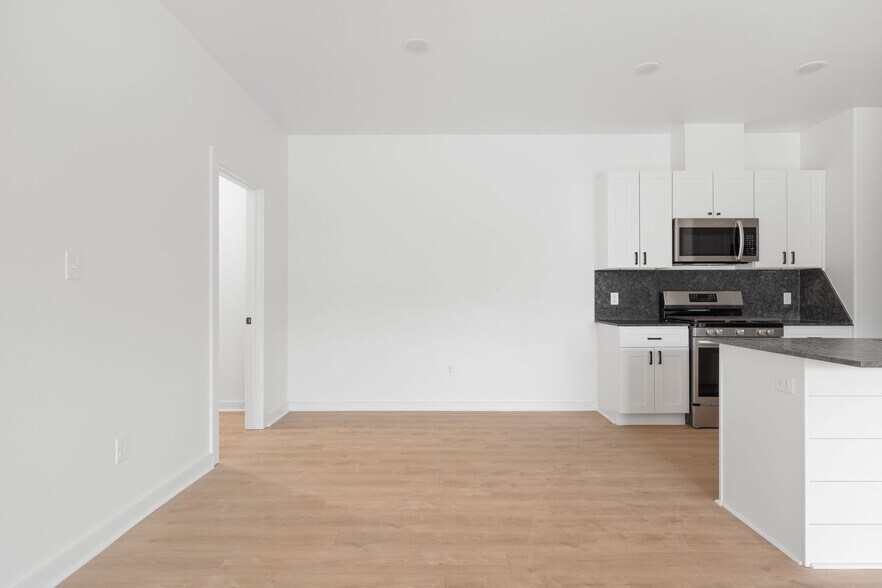 Building Photo - 8916 Cambria Cir