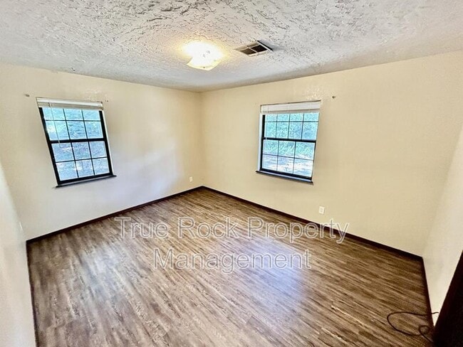 Building Photo - 308 SE 10th