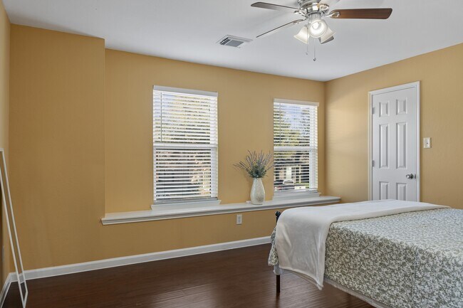 Building Photo - 16122 Taloncrest Dr