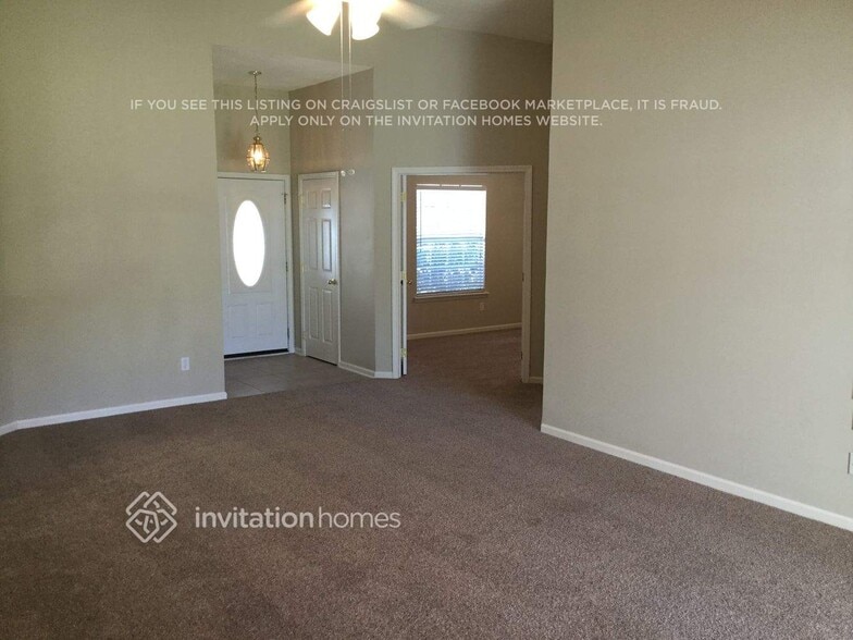 Building Photo - 13610 Canoe Ct