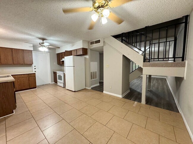 Building Photo - Great Condo for lease in North Austin!