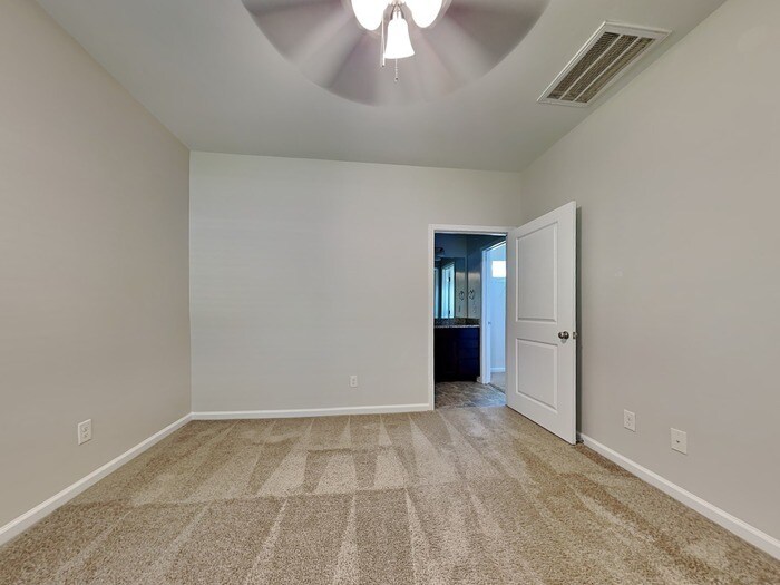 Building Photo - 232 St Andrews Pl Dr