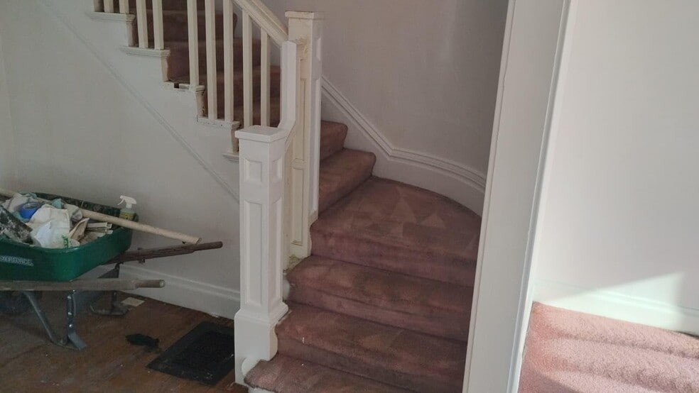 Building Photo - 1626 2nd Ave N