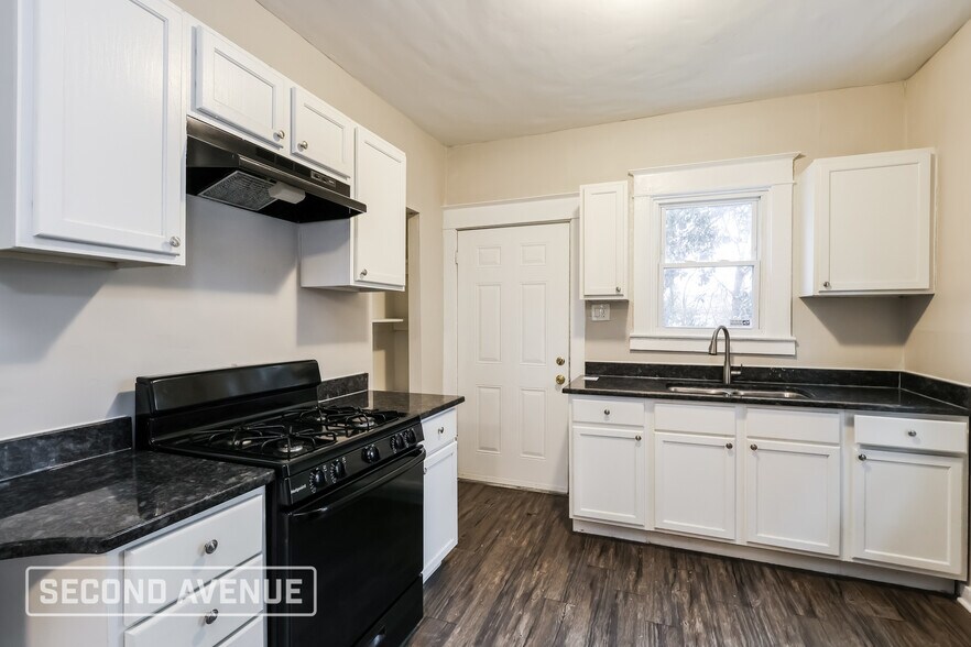 Building Photo - 741 Dearborn Ave