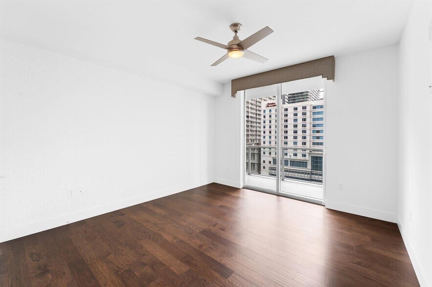 Building Photo - 1111 SW 1st Ave