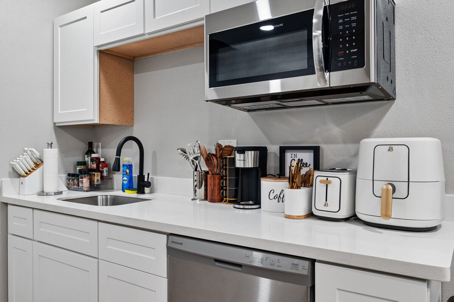 Building Photo - 4117 W Virginia Ave