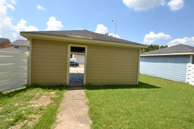 Building Photo - 3811 E Traditions Ct