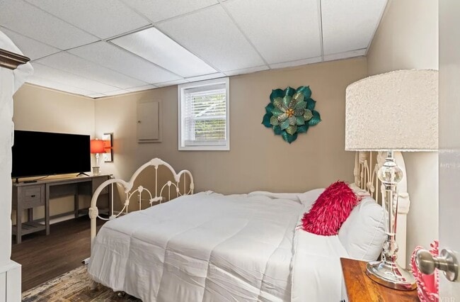 Building Photo - 139 Breckenbridge St