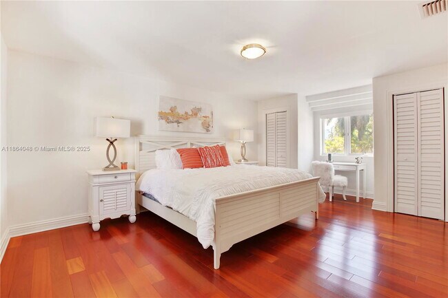 Building Photo - 257 N Coconut Ln