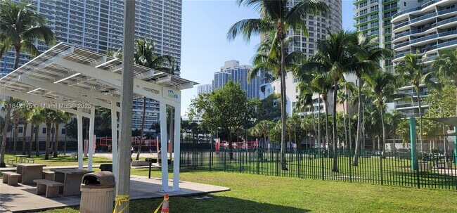 Building Photo - 1750 N Bayshore Dr