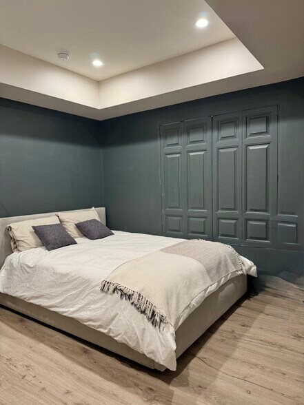 Building Photo - 2101 S Beverly Glen Blvd