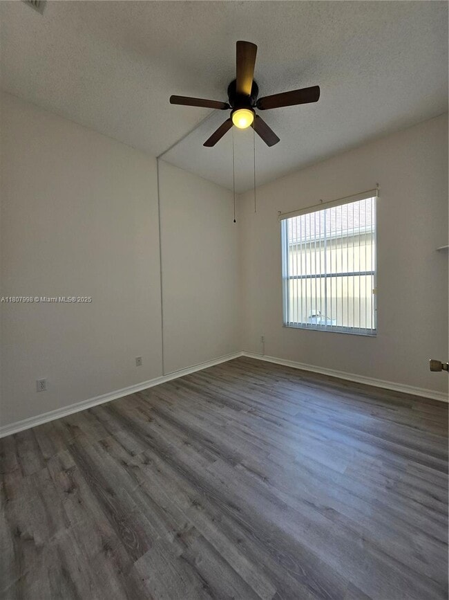Building Photo - 241 Lockbreeze Dr