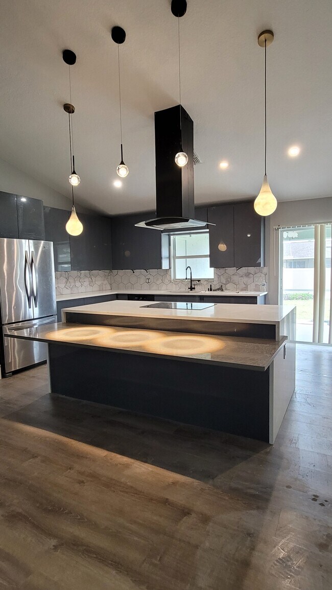 Building Photo - 1614 SW 27th St