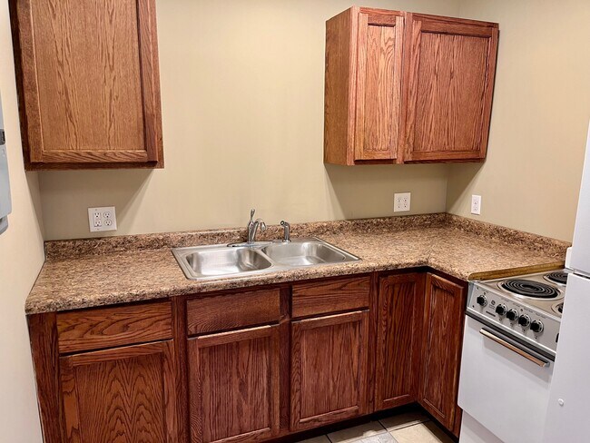 Building Photo - 105 W Market St