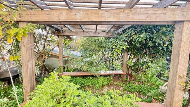 Building Photo - Charming Silver Terrace 3 Bedroom/1 BA SFH with Private Garden Oasis +Flex Bonus Room- AMSI